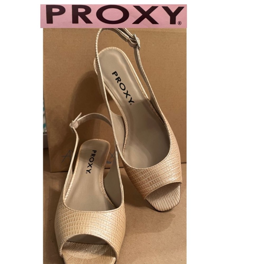 Proxy "Taupe" lizard-print, peep-toe, slingback heels; womens' size 8.5